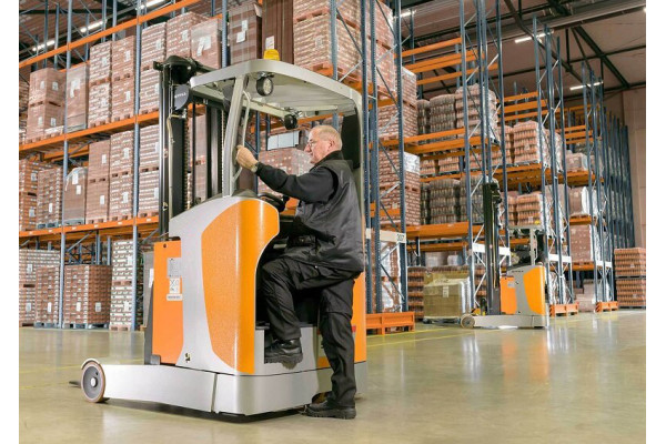 Нужны ли права на штабелер?