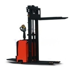 Самоходный штабелер OTTO MAIER OM EHP 1556 1,5 т 5,6 м с платформой Самоходный штабелер OTTO MAIER OM EHP 1556 1,5 т 5,6 м с платформой