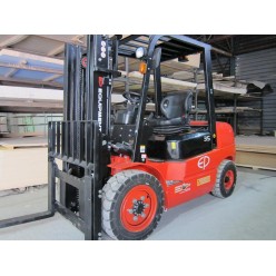 Электропогрузчик с кабиной EP Equipment EFL352 (3500 кг; 6.0 м) Электропогрузчик с кабиной EP Equipment EFL352 (3500 кг; 6.0 м)