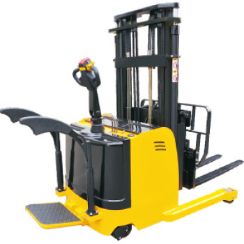 Штабелер самоходный 1,5 т 2,5 м TOR CQDH15A-I с выдвижными вилами (c платформой) Штабелер самоходный 1,5 т 2,5 м TOR CQDH15A-I с выдвижными вилами (c платформой)