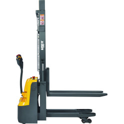 Штабелер самоходный 1,0 т 2,5 м XILIN CDD10R-ES двухуровневый (сопровождаемый) Штабелер самоходный 1,0 т 2,5 м XILIN CDD10R-ES двухуровневый (сопровождаемый)