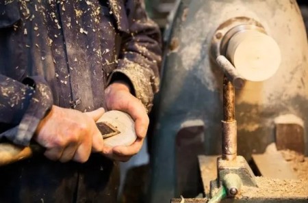 Токарные станки по дереву: виды и особенности